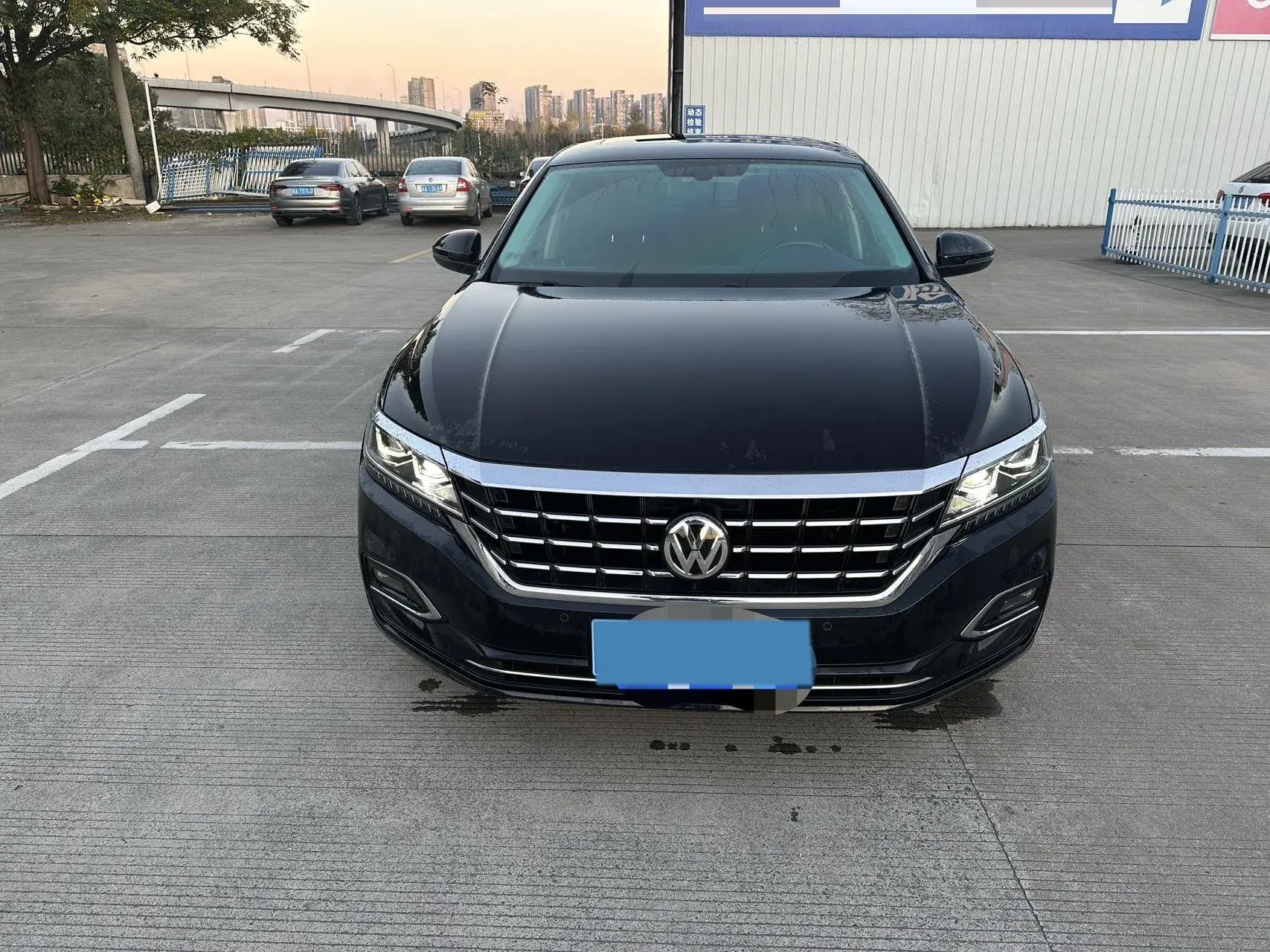 2019 VOLKSWAGEN PASSAT thumbnail 3