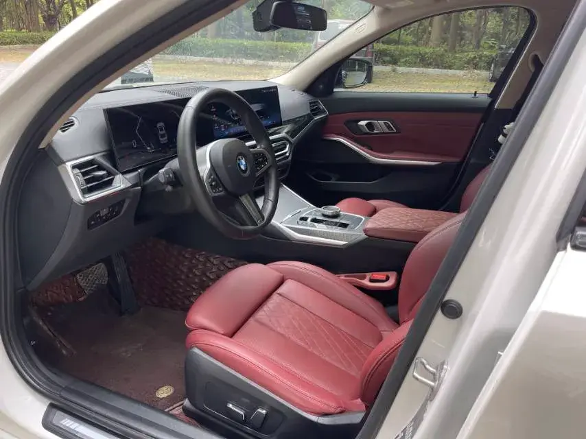 2024 BMW 3 thumbnail 4