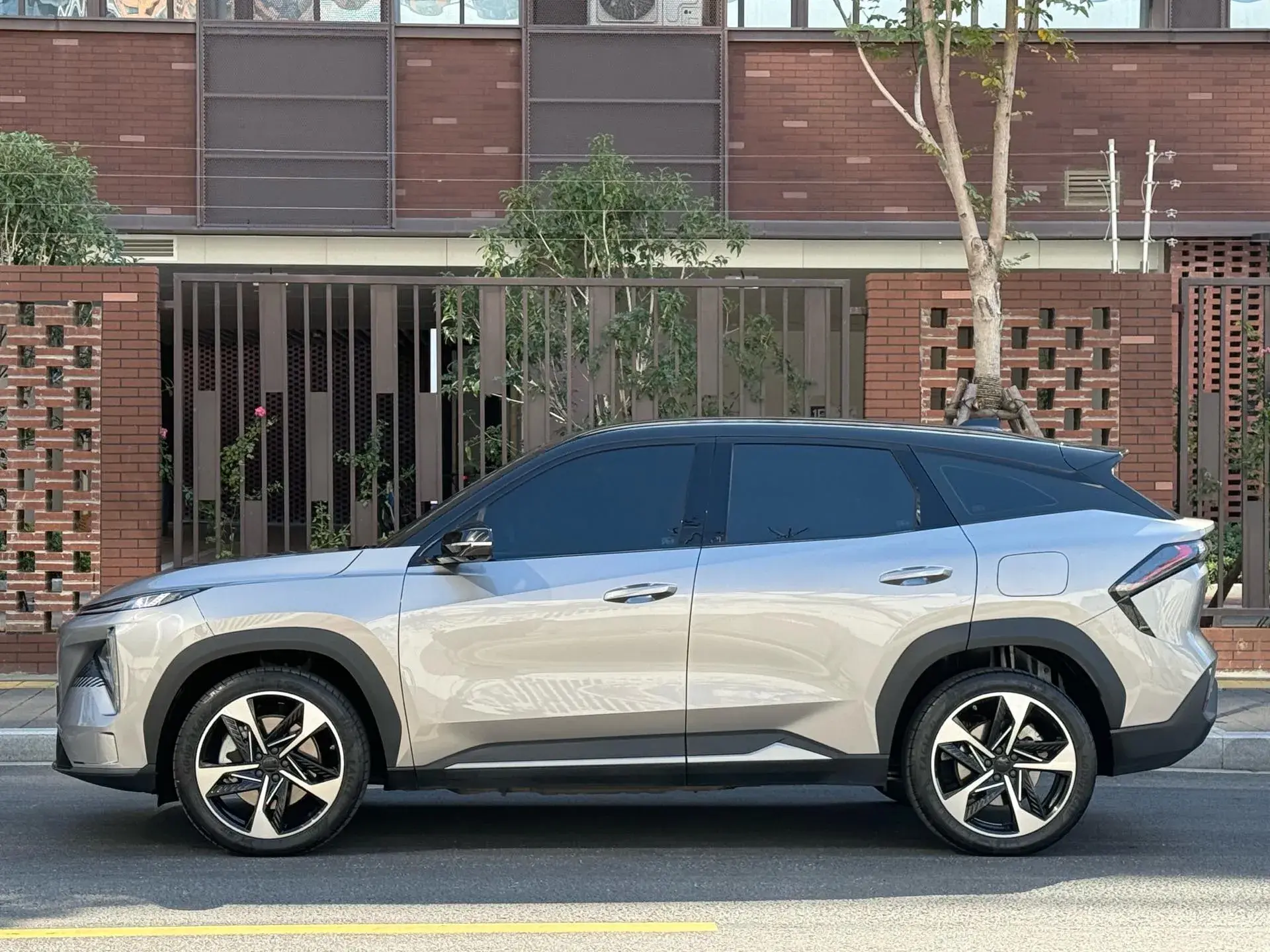 2023 GEELY GALAXY thumbnail 3