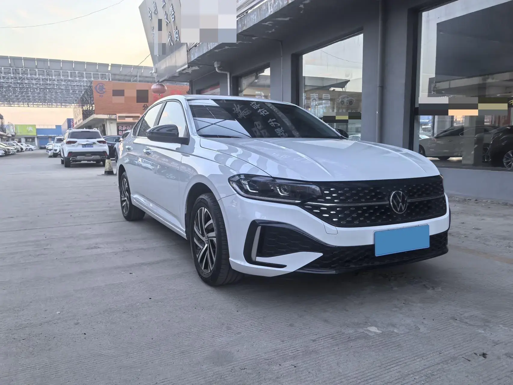 2023 VOLKSWAGEN LAVIDA thumbnail 2