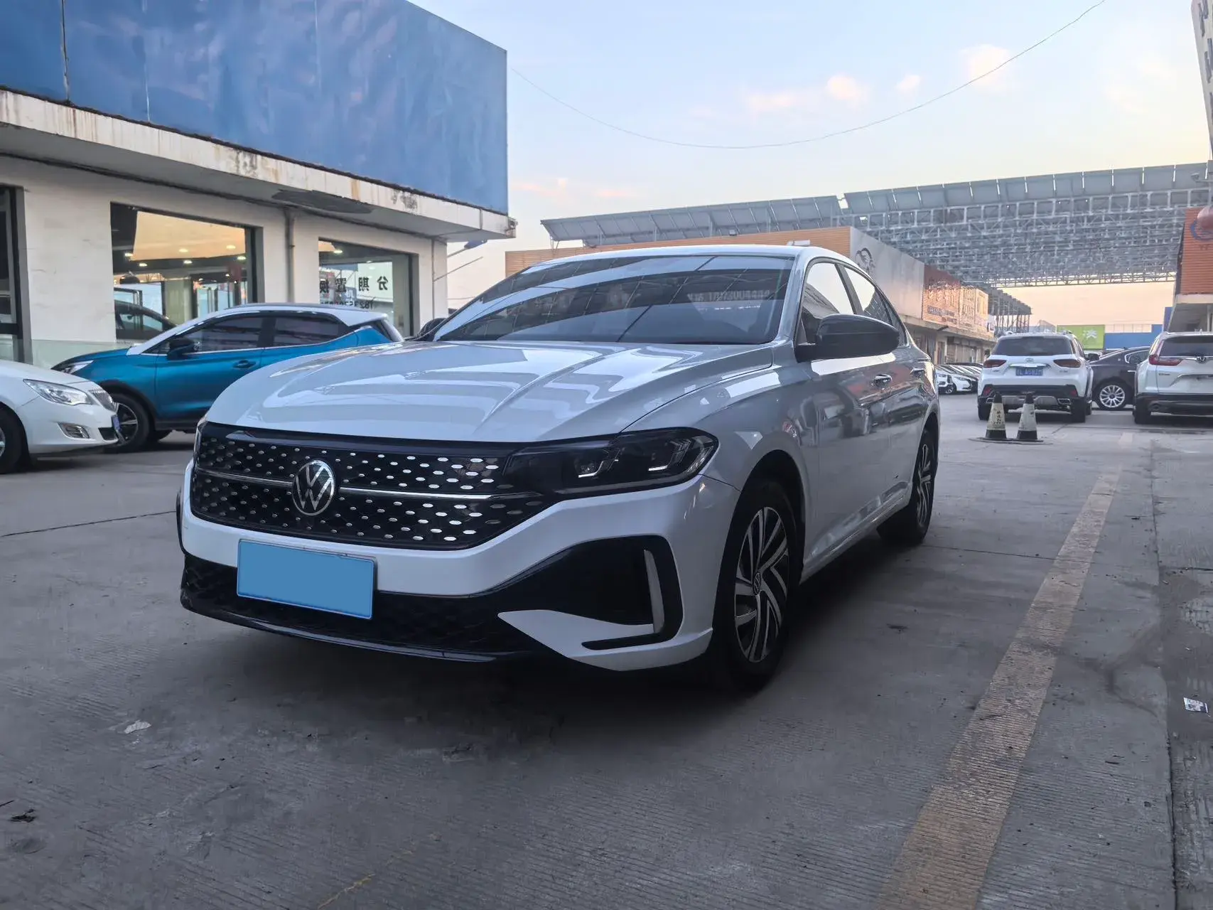 2023 VOLKSWAGEN LAVIDA view 1