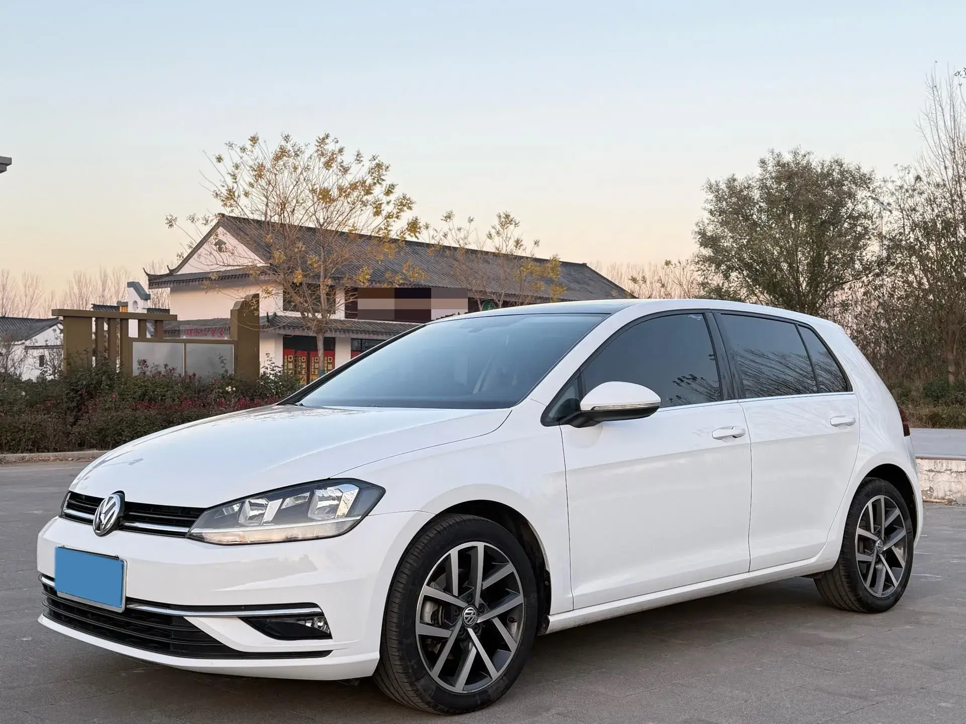 2020 VOLKSWAGEN GOLF view 1