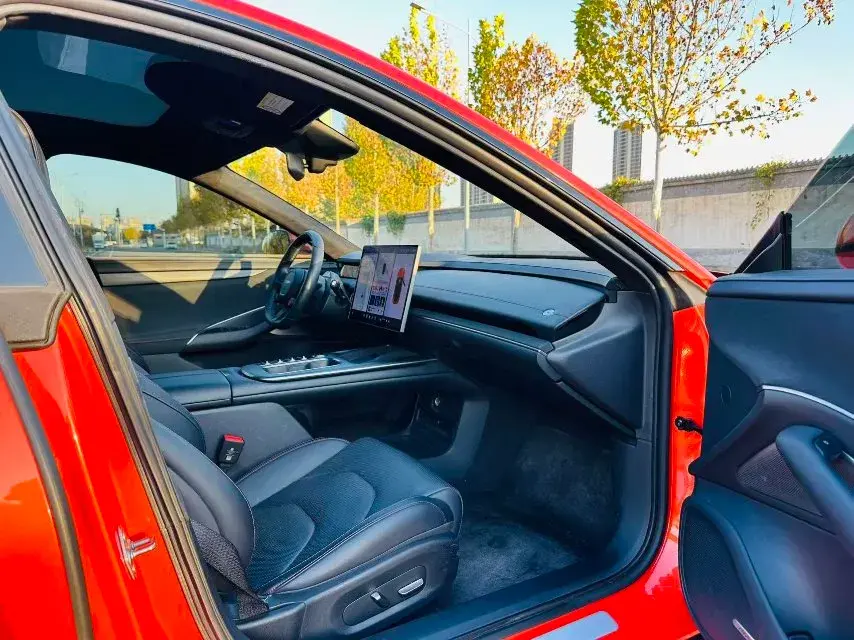 2024 MI SU7 thumbnail 4