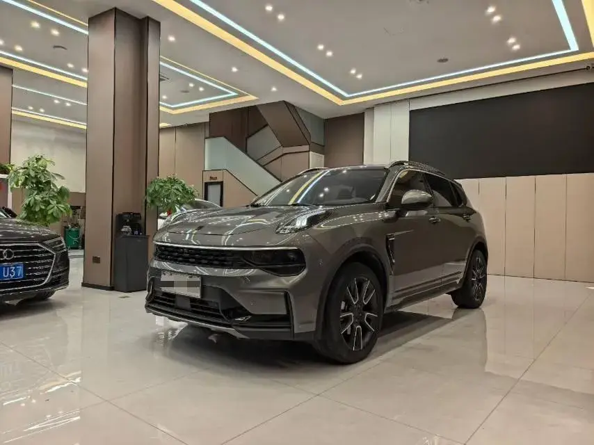 2021 LYNK&CO 01 view 1