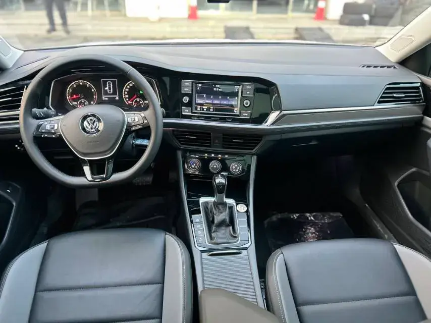 2019 VOLKSWAGEN SAGITAR thumbnail 2