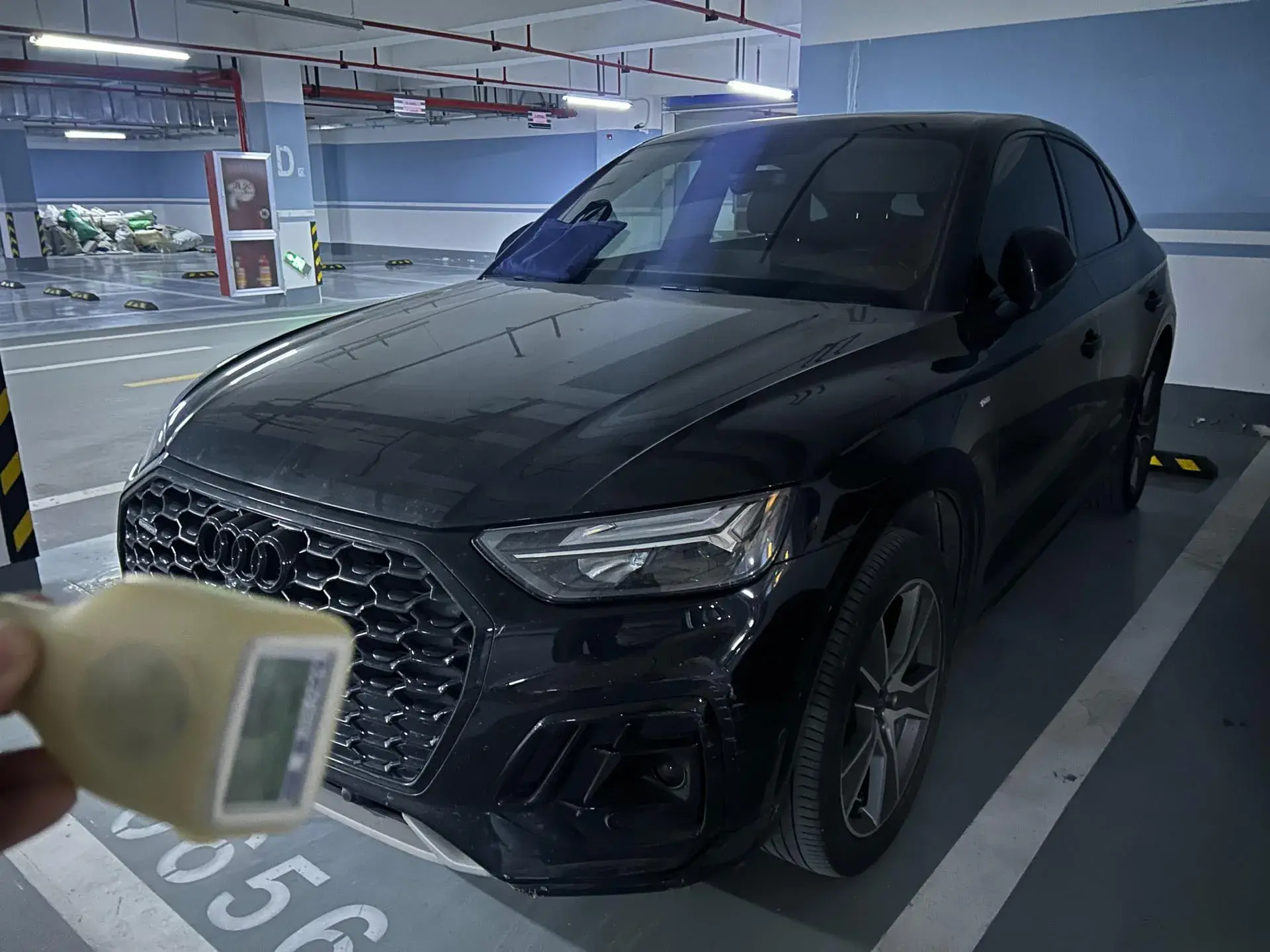 2023 AUDI Q5L view 1