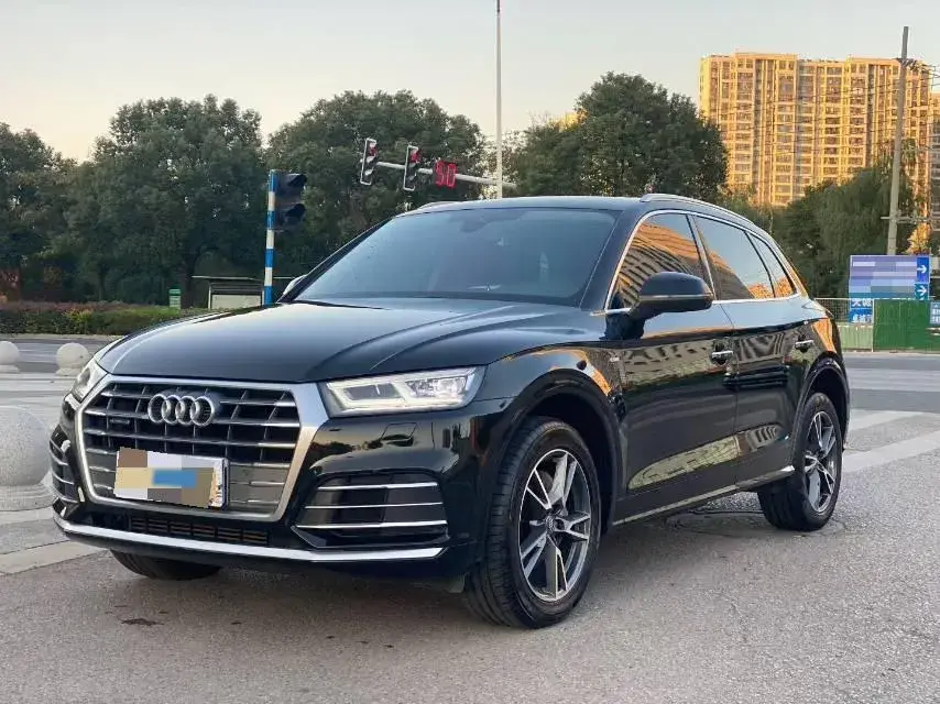 2020 AUDI Q5L view 1
