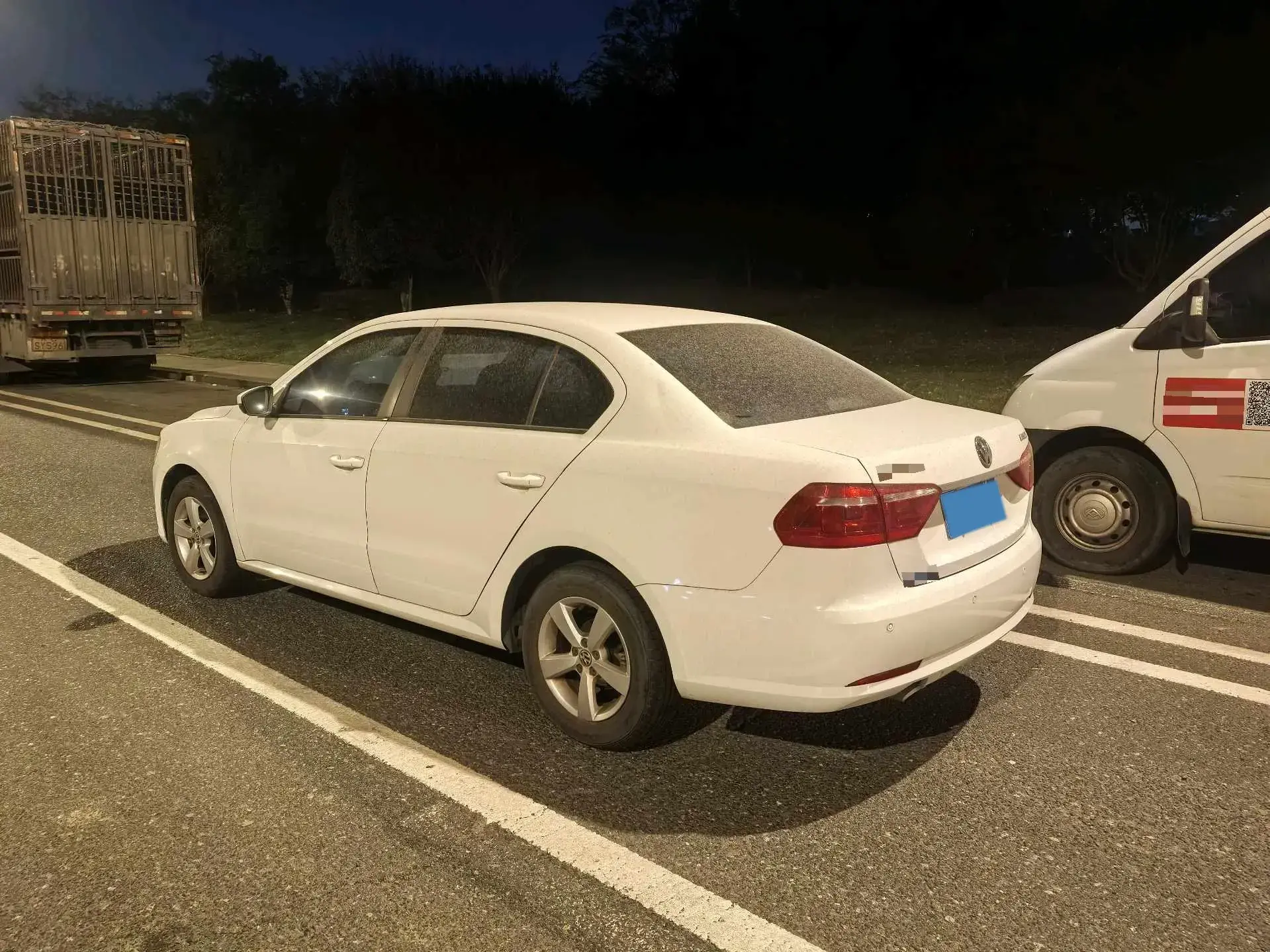 2013 VOLKSWAGEN LAVIDA thumbnail 3