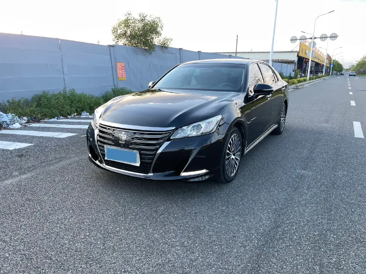 2018 Toyota Crown 2.0T 235HP L4 8AT