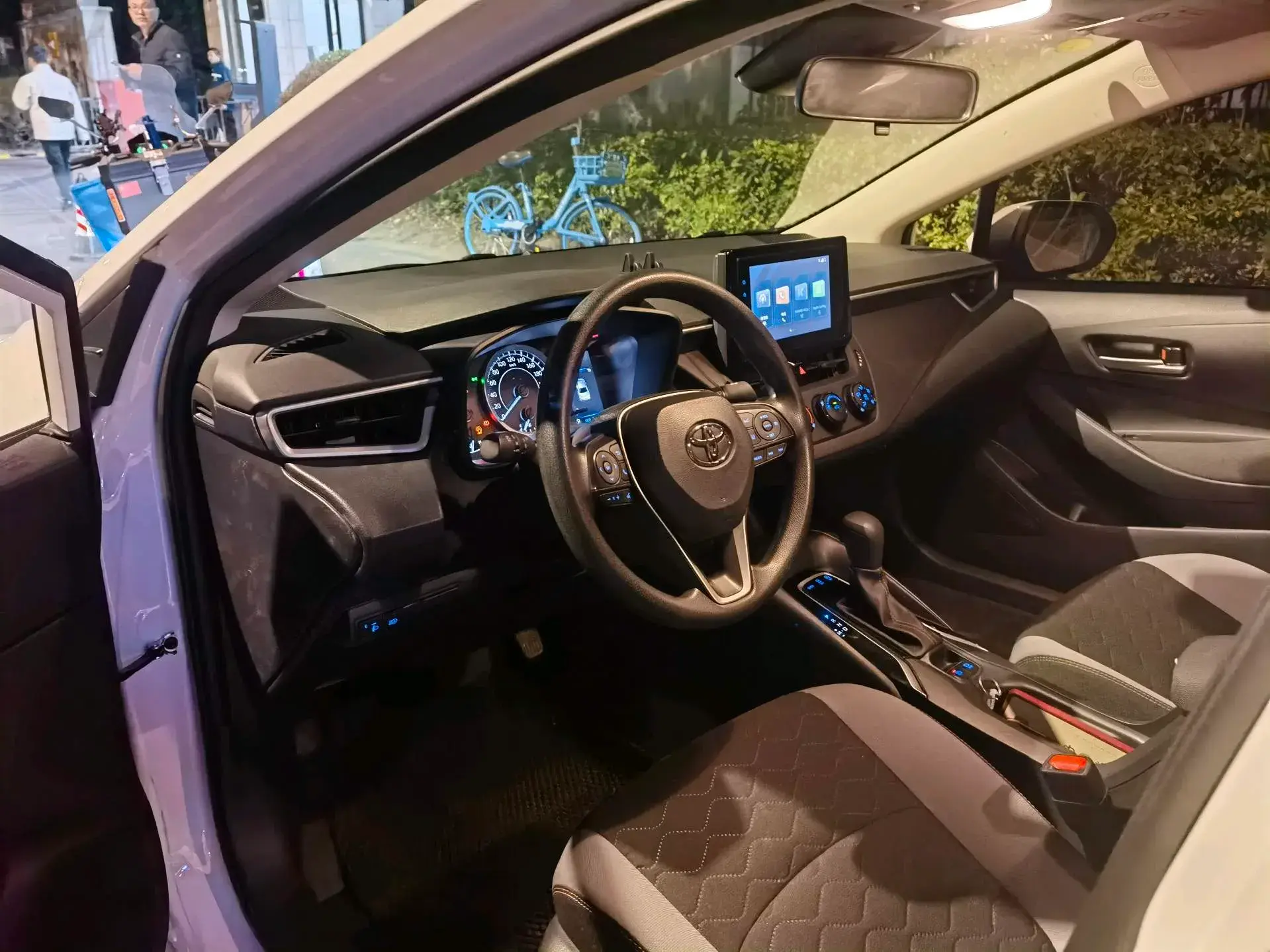 2023 TOYOTA COROLLA thumbnail 2