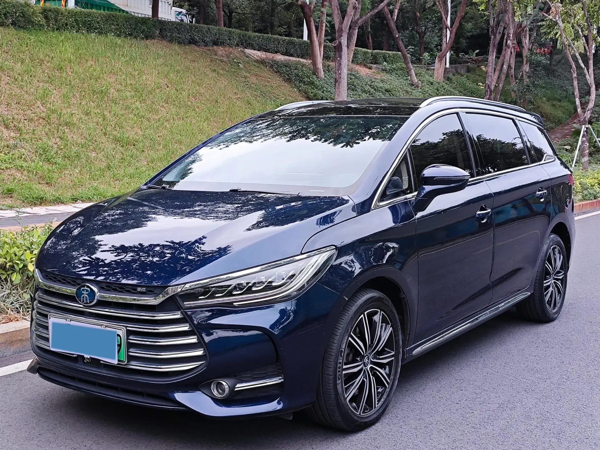 2019 BYD SONG view 1