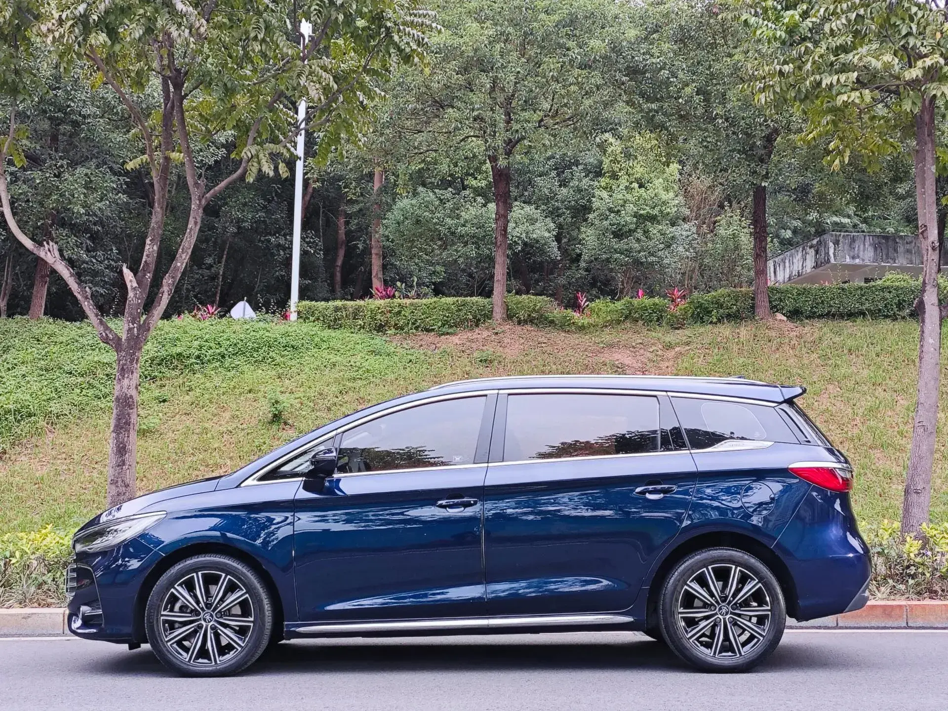 2019 BYD SONG thumbnail 4