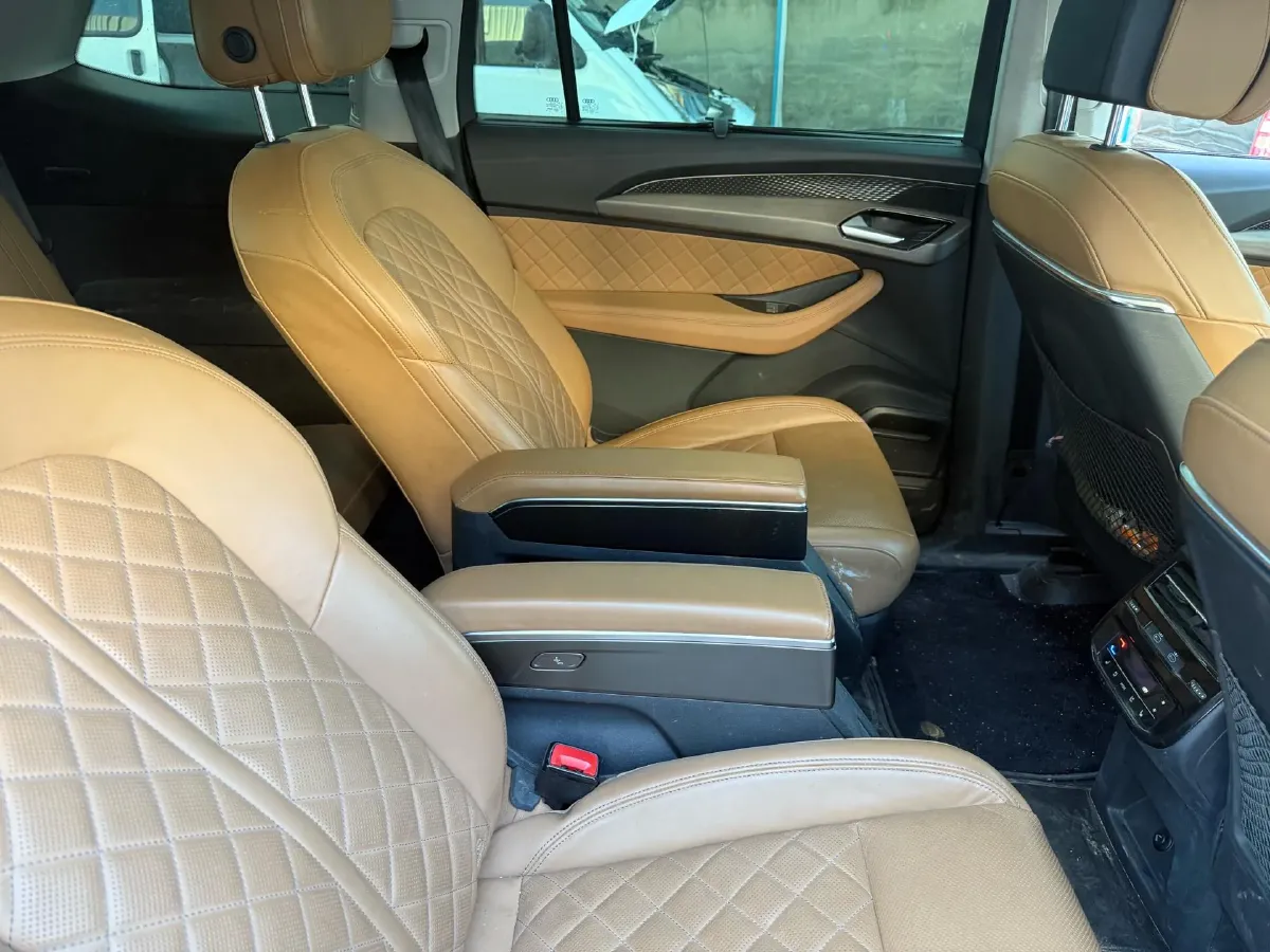 2024 Audi Q6 2.0T 265HP L4 7DCT,autocango,china used car exporter,china ev exporter,chinese used car exporter,chinese used ev exporter