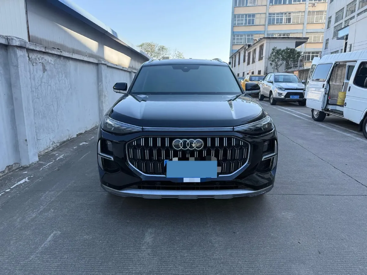 2024 Audi Q6 2.0T 265HP L4 7DCT,autocango,china used car exporter,china ev exporter,chinese used car exporter,chinese used ev exporter