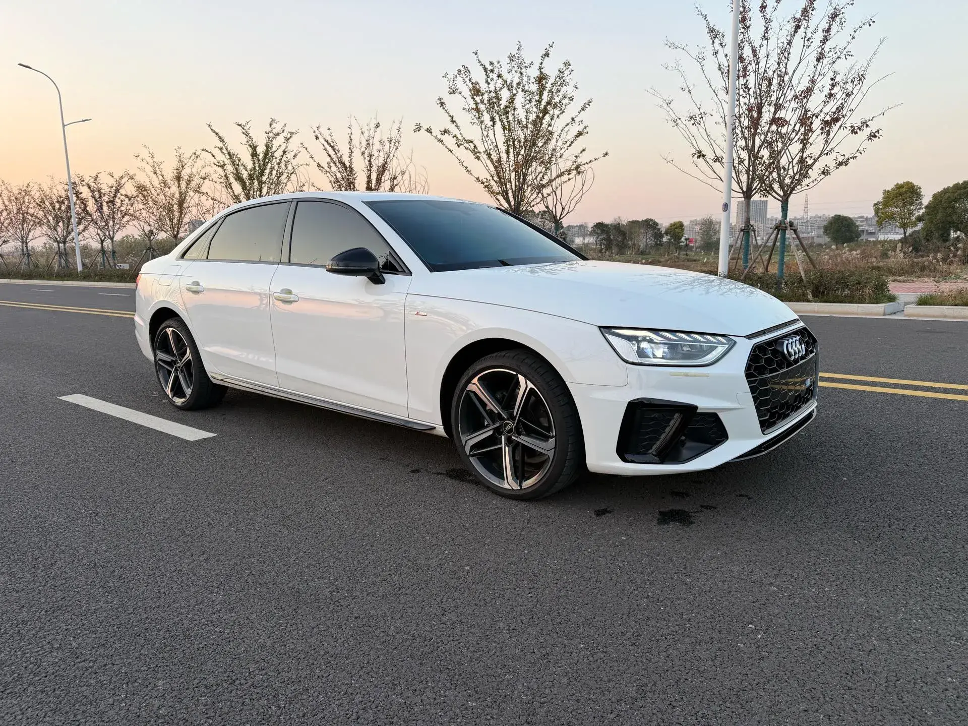 2024 AUDI A4L thumbnail 2