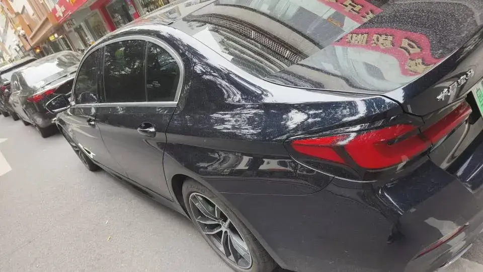 2022 BMW 5 thumbnail 2