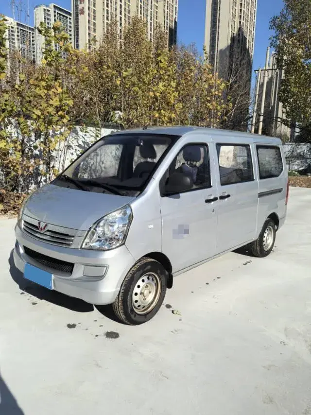 2014 WuLing RongGuang 1.5L 107HP L4 5MT