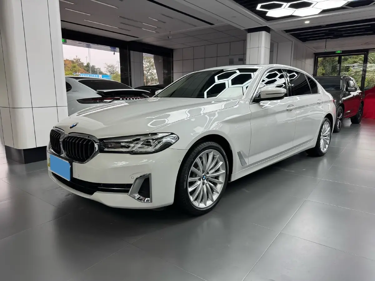 2022 BMW 5 Series 2.0T 252HP L4 8AT