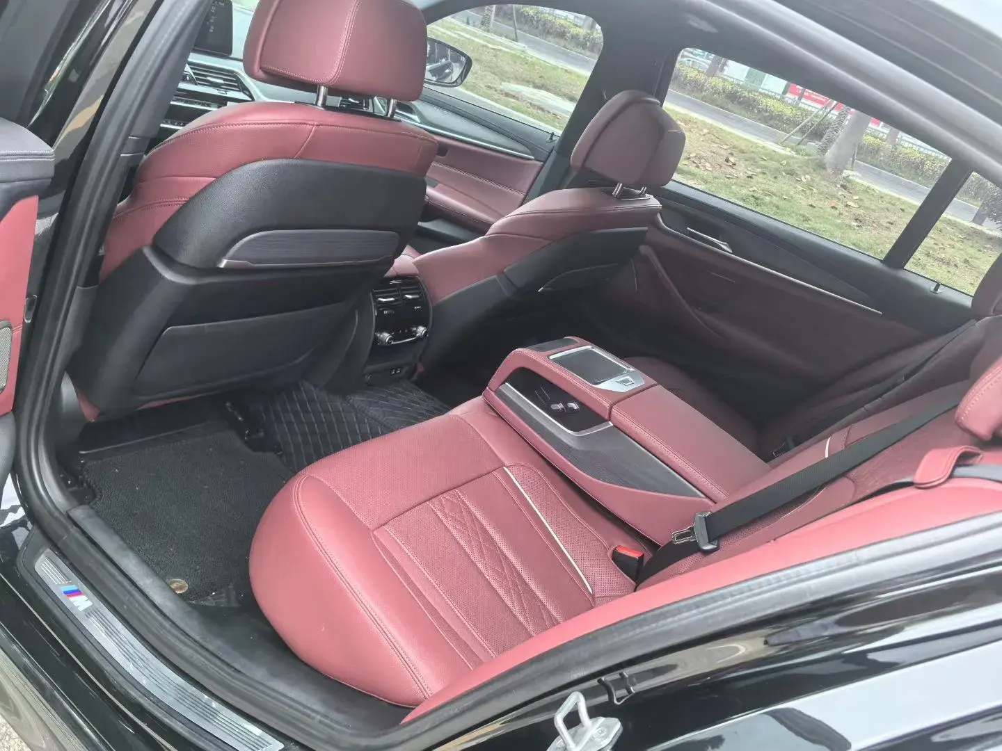 2022 BMW 5 thumbnail 4