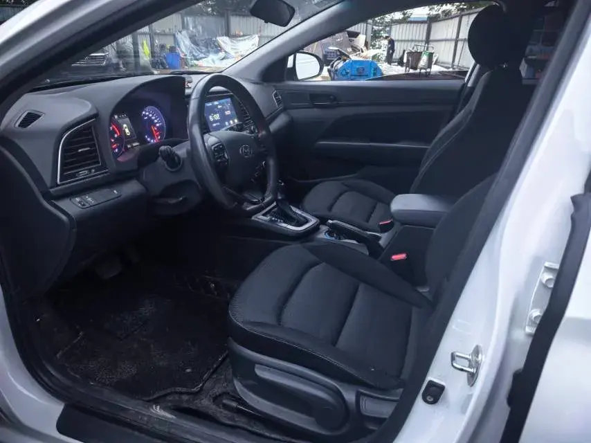 2019 HYUNDAI ELANTRA thumbnail 4