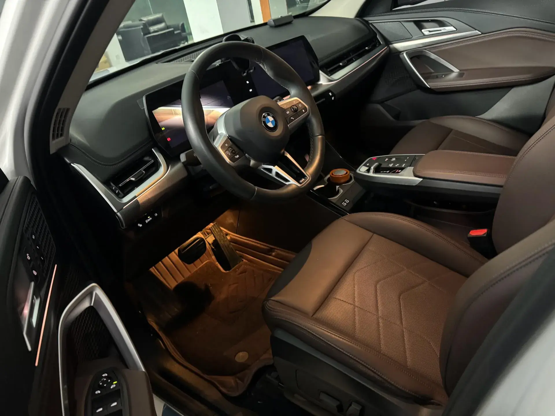 2023 BMW X1 thumbnail 3