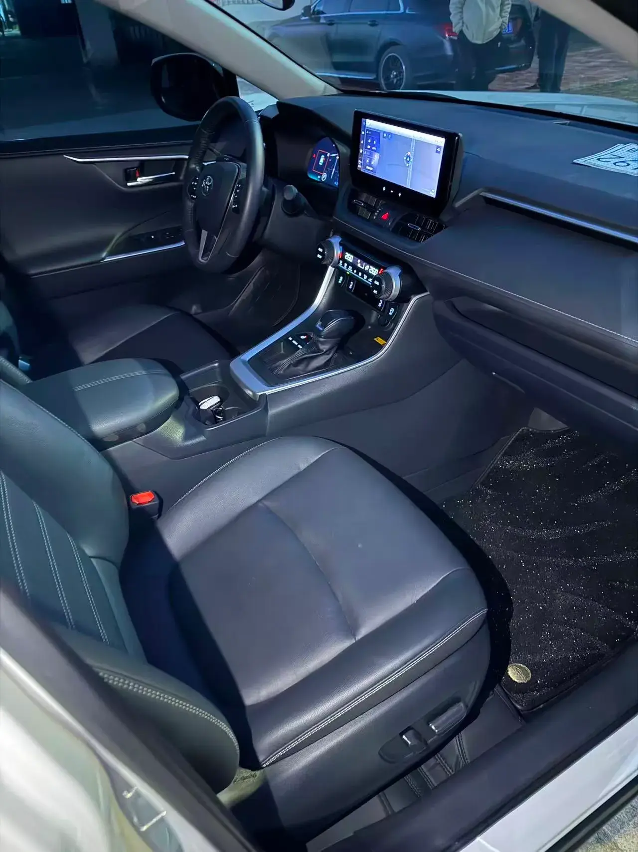 2023 TOYOTA RAV4 thumbnail 4