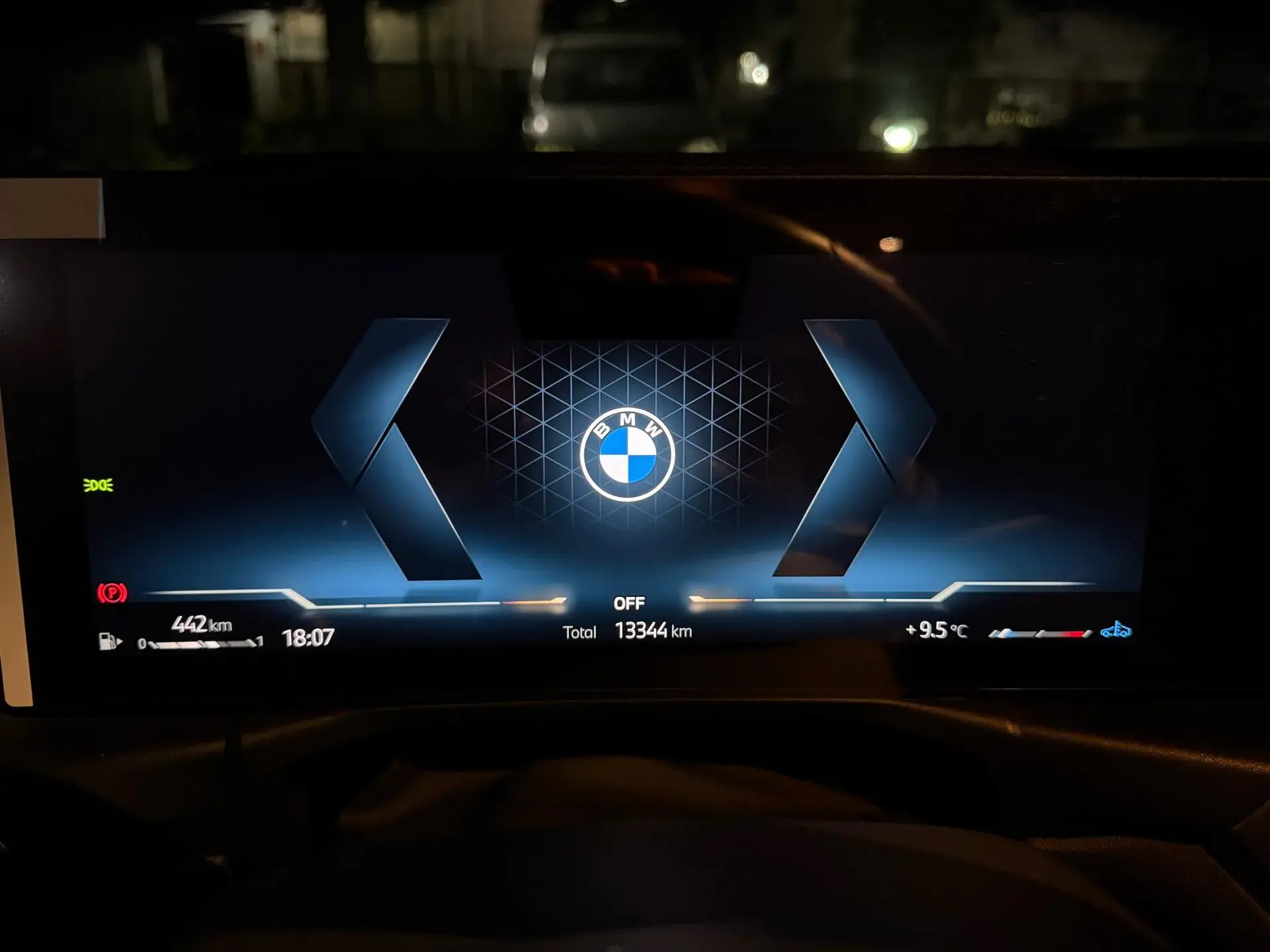 2024 BMW 3 thumbnail 4