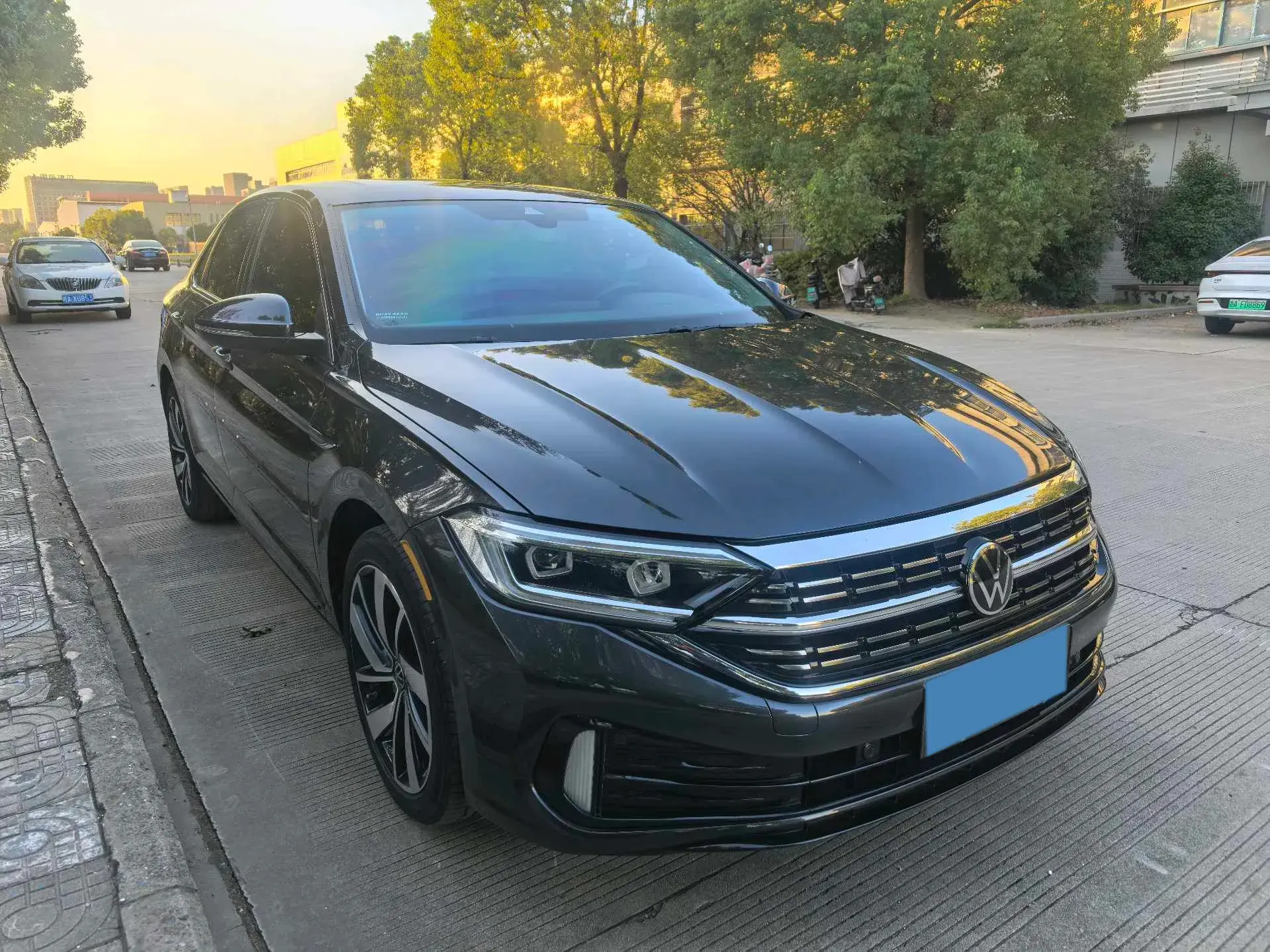 2023 VOLKSWAGEN SAGITAR thumbnail 3