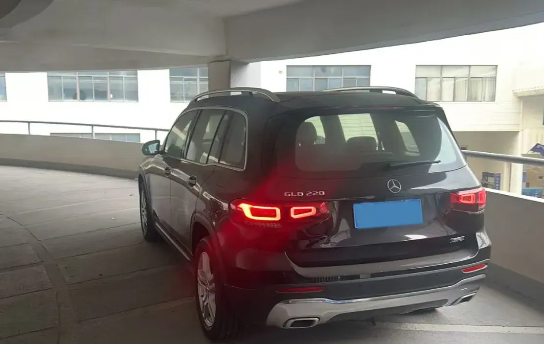 2023 MERCEDES-BENZ GLB thumbnail 2