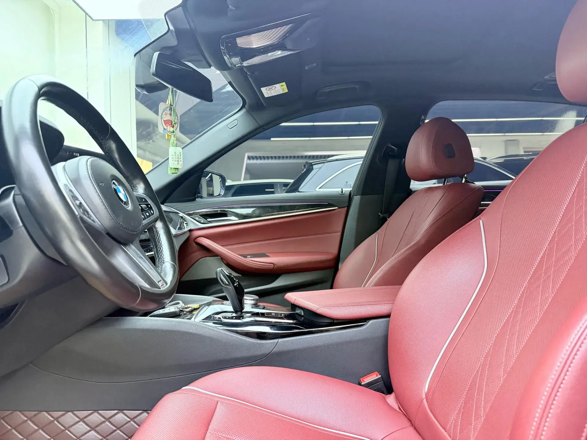 2021 BMW 5 thumbnail 4