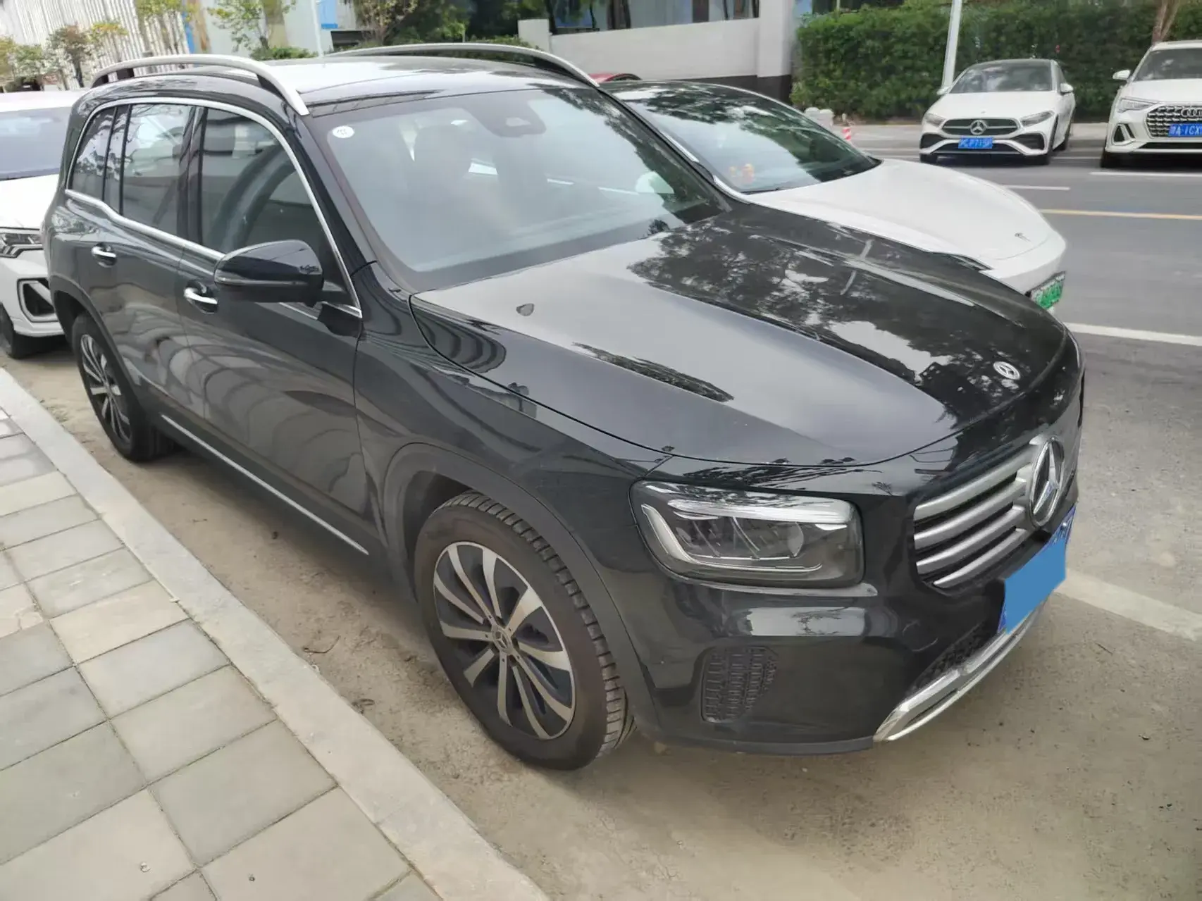 2025 MERCEDES-BENZ GLB thumbnail 2