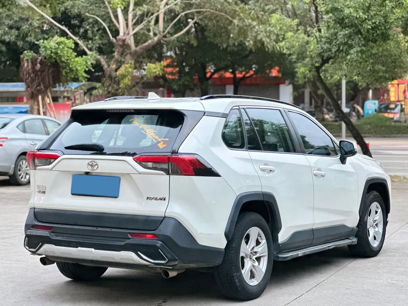 2020 TOYOTA RAV4 thumbnail 4