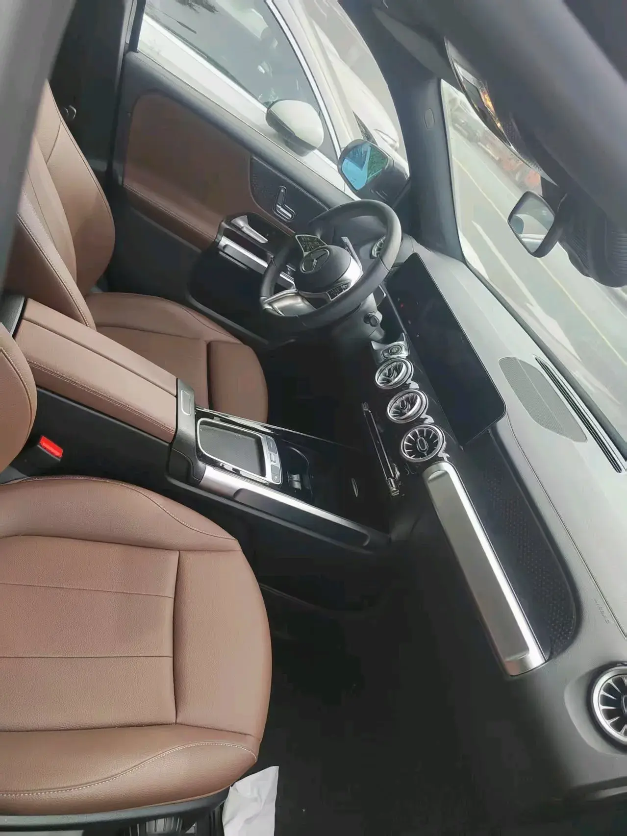 2025 MERCEDES-BENZ GLB thumbnail 3