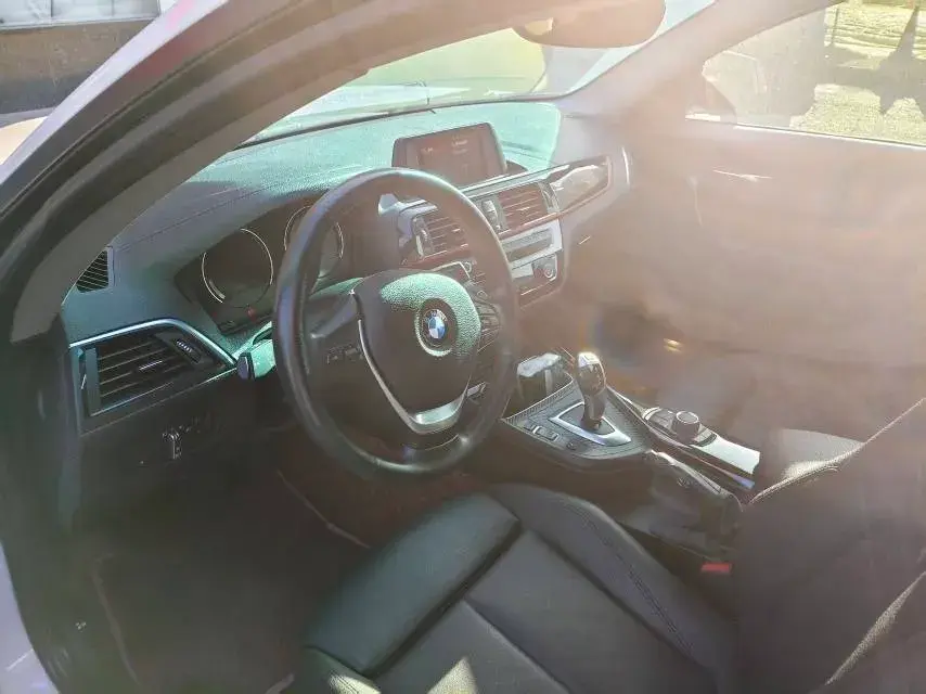 2019 BMW 2 thumbnail 3