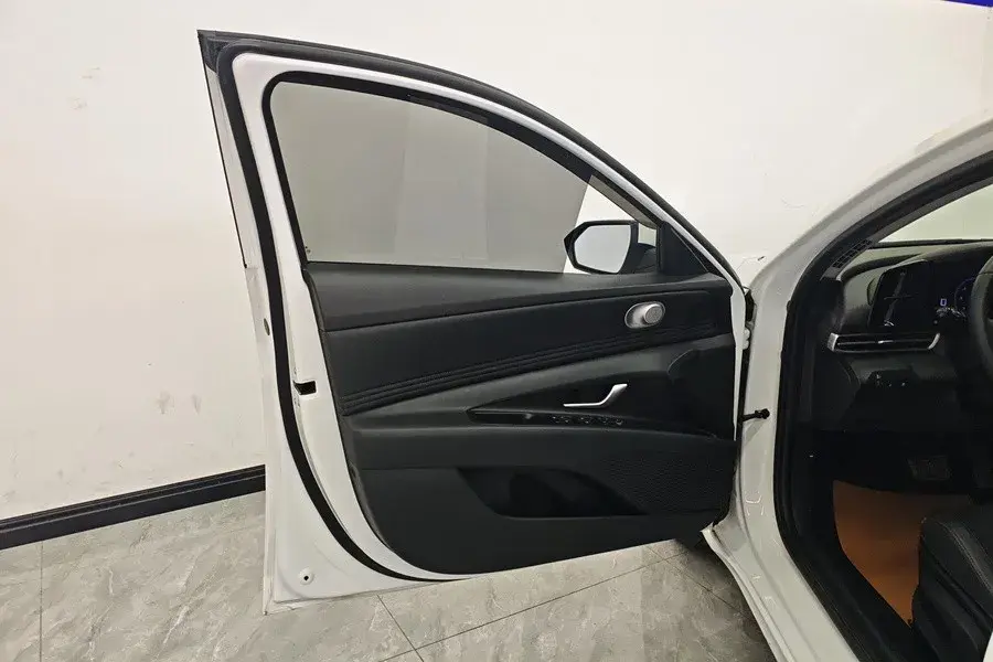 2022 HYUNDAI ELANTRA thumbnail 4