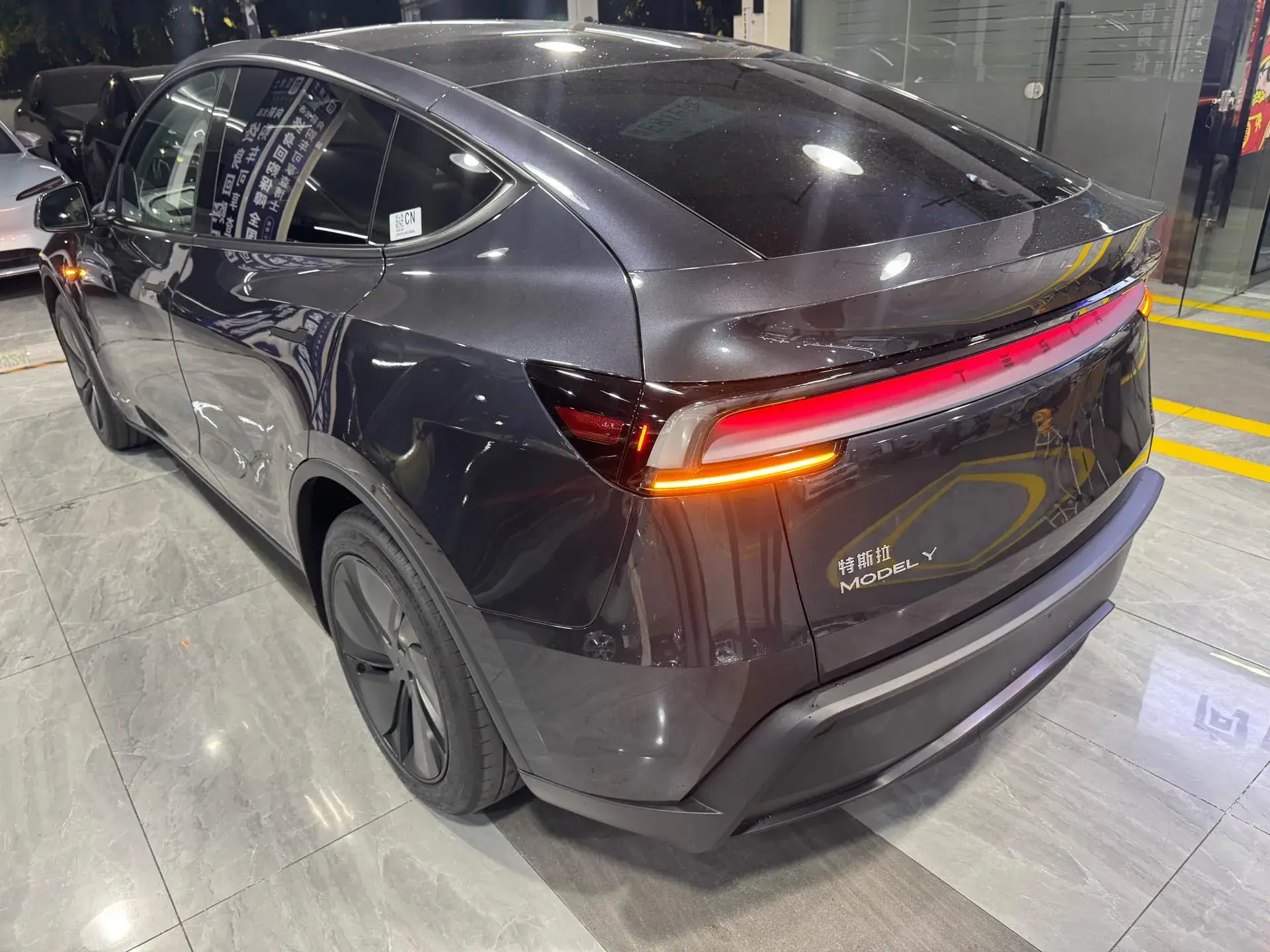 2025 TESLA MODEL thumbnail 2