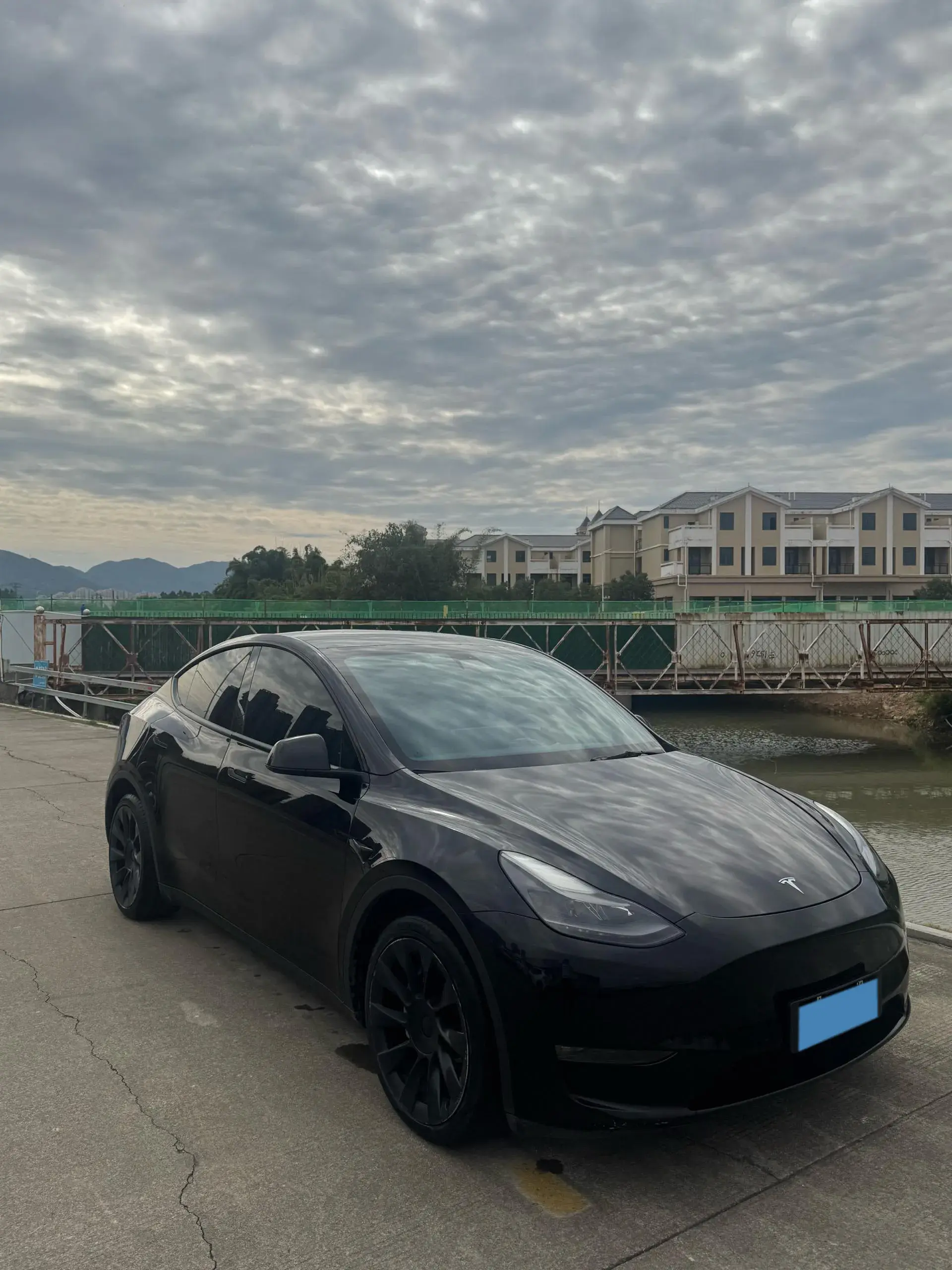 2021 TESLA MODEL thumbnail 3