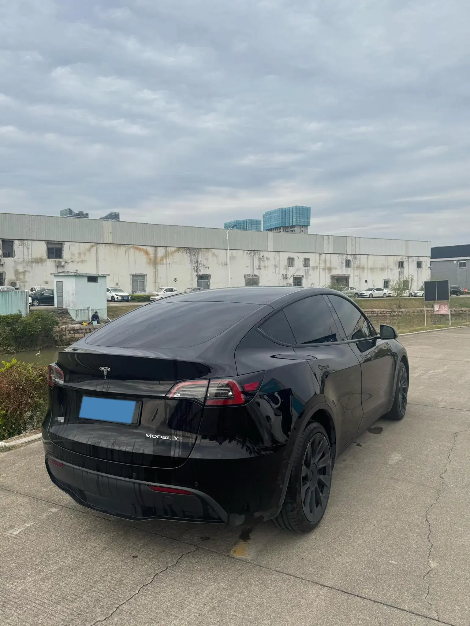 2021 TESLA MODEL thumbnail 4