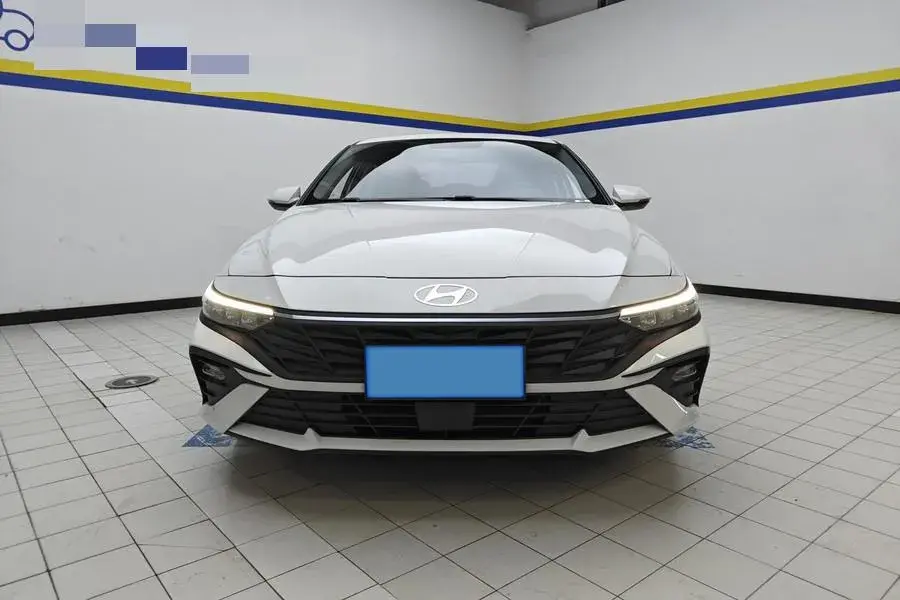 2023 HYUNDAI ELANTRA thumbnail 3