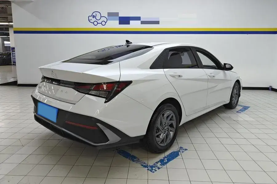 2023 HYUNDAI ELANTRA thumbnail 2