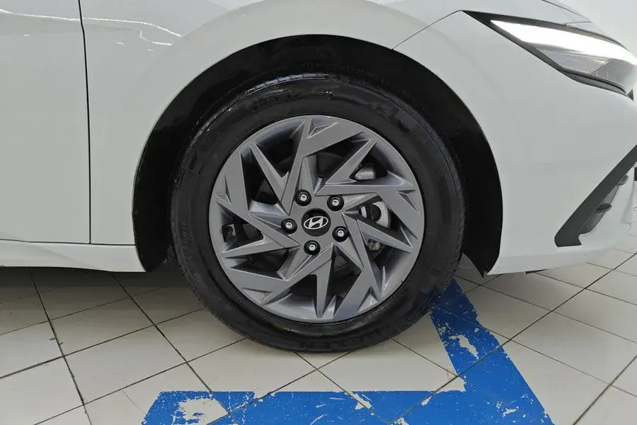 2023 HYUNDAI ELANTRA thumbnail 4