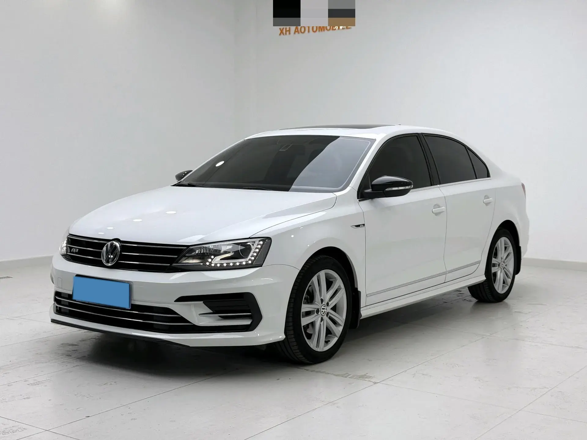 2018 VOLKSWAGEN SAGITAR view 1