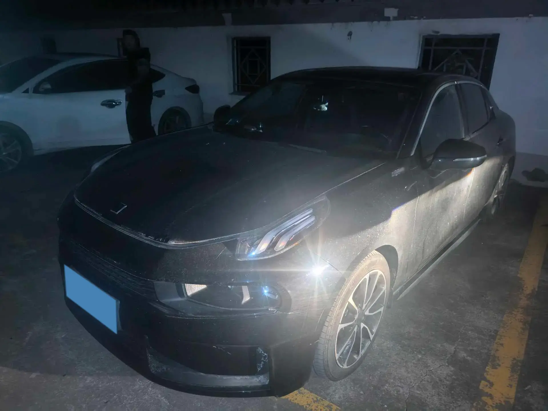 2019 LYNK&CO 03 view 1