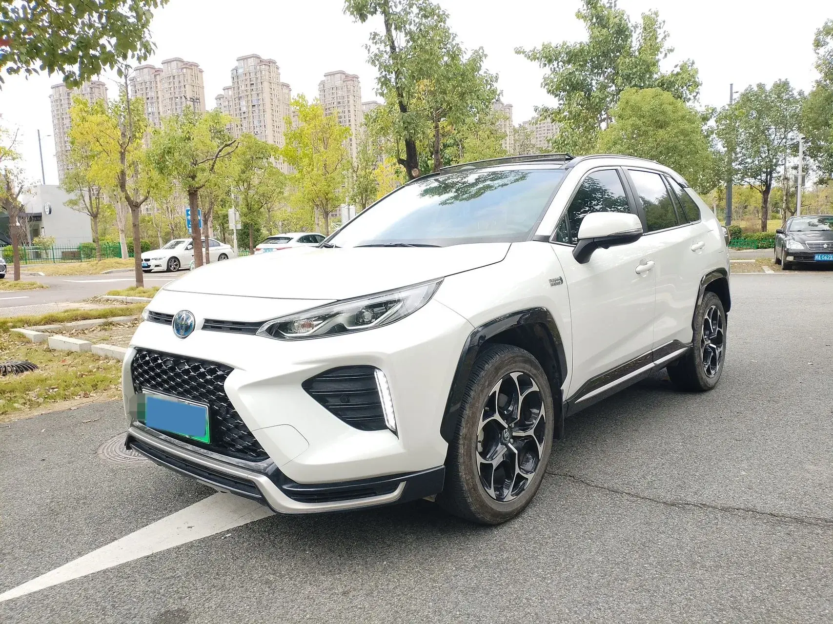 2021 TOYOTA WILDLANDER view 1