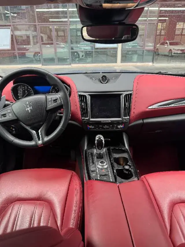 2018 MASERATI LEVANTE thumbnail 3