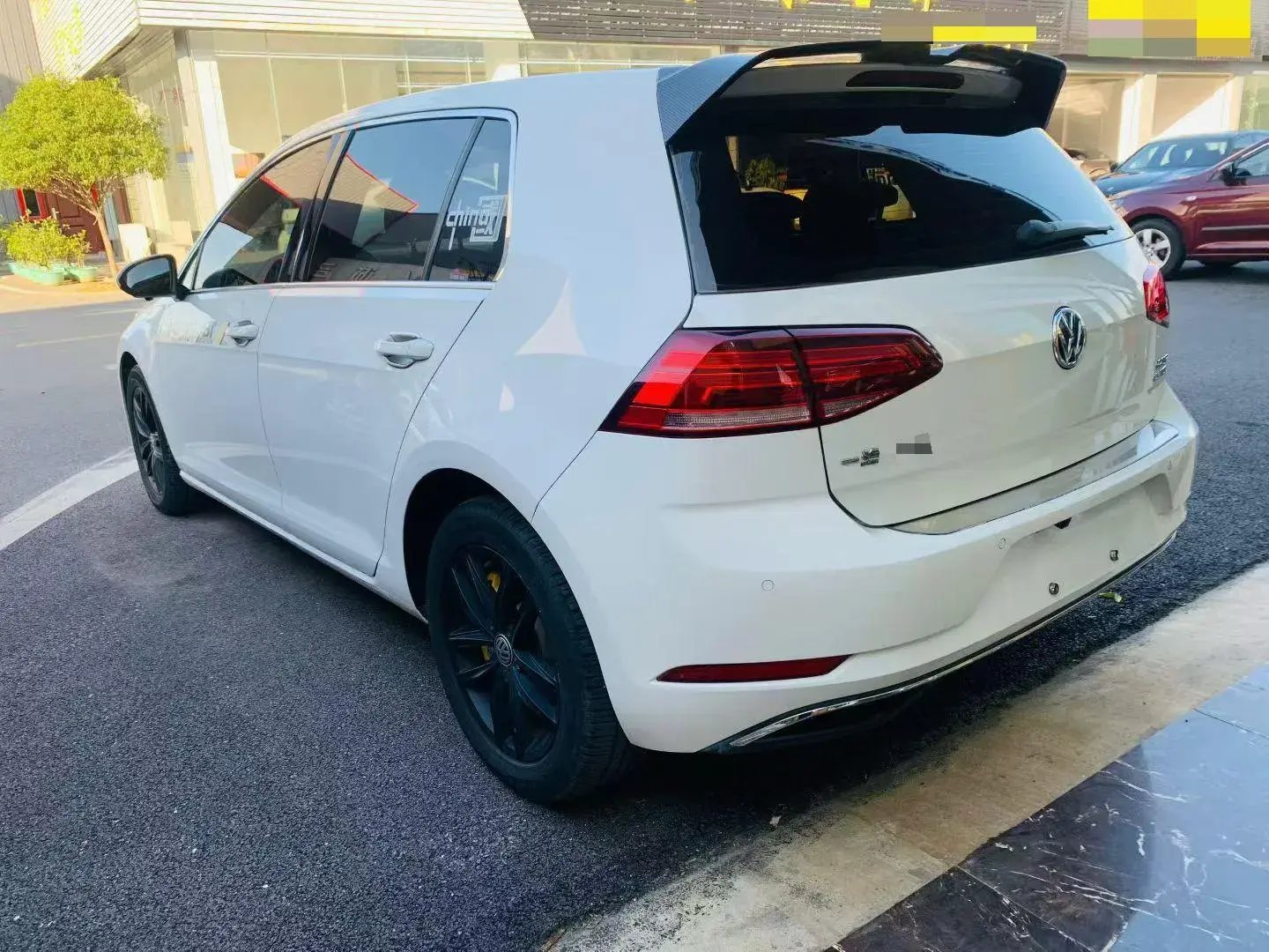 2018 VOLKSWAGEN GOLF thumbnail 4