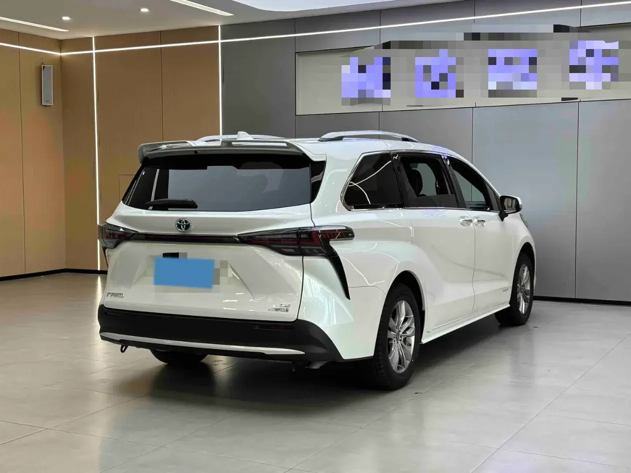 2023 TOYOTA SIENNA thumbnail 3