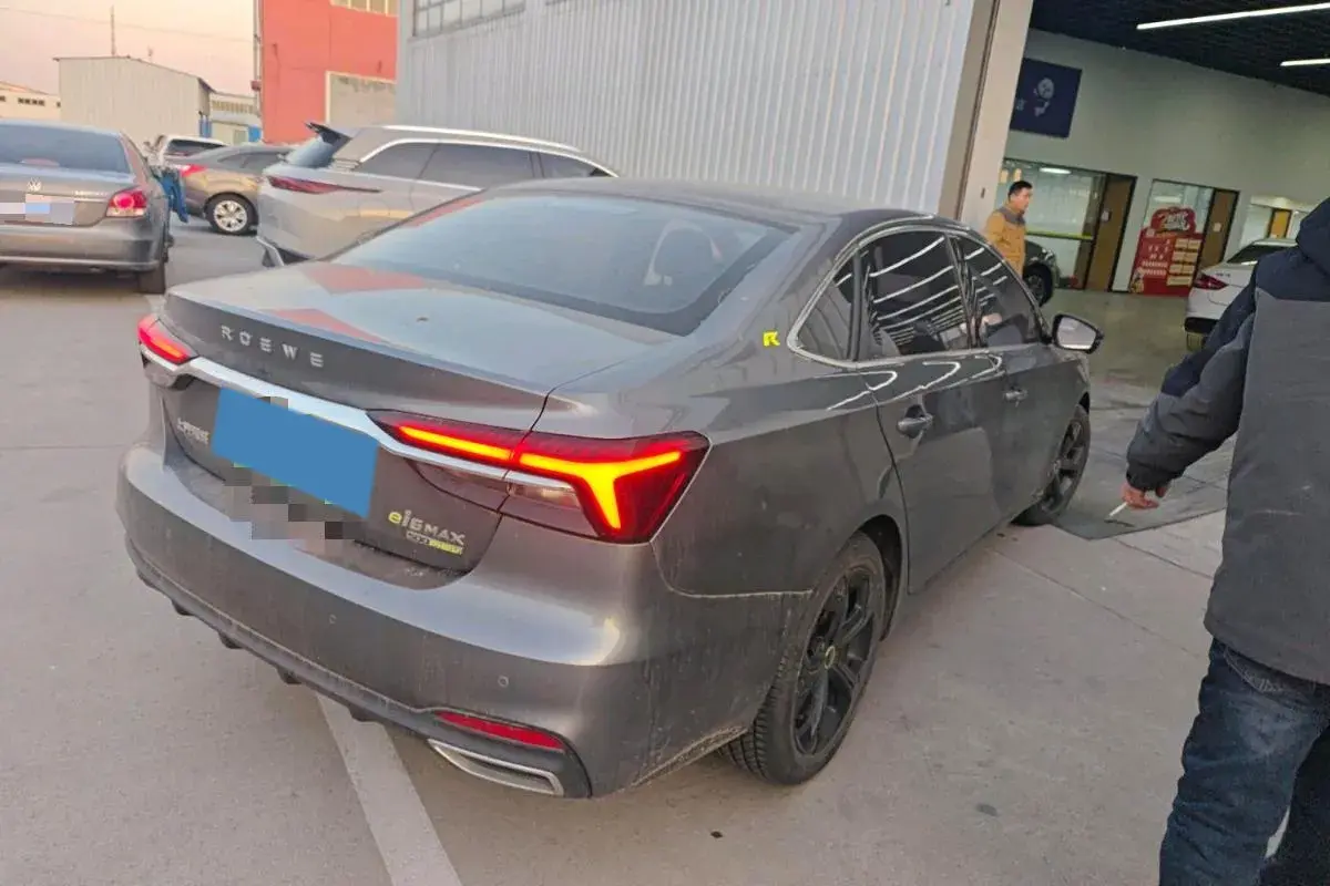 2020 ROEWE I6 thumbnail 2