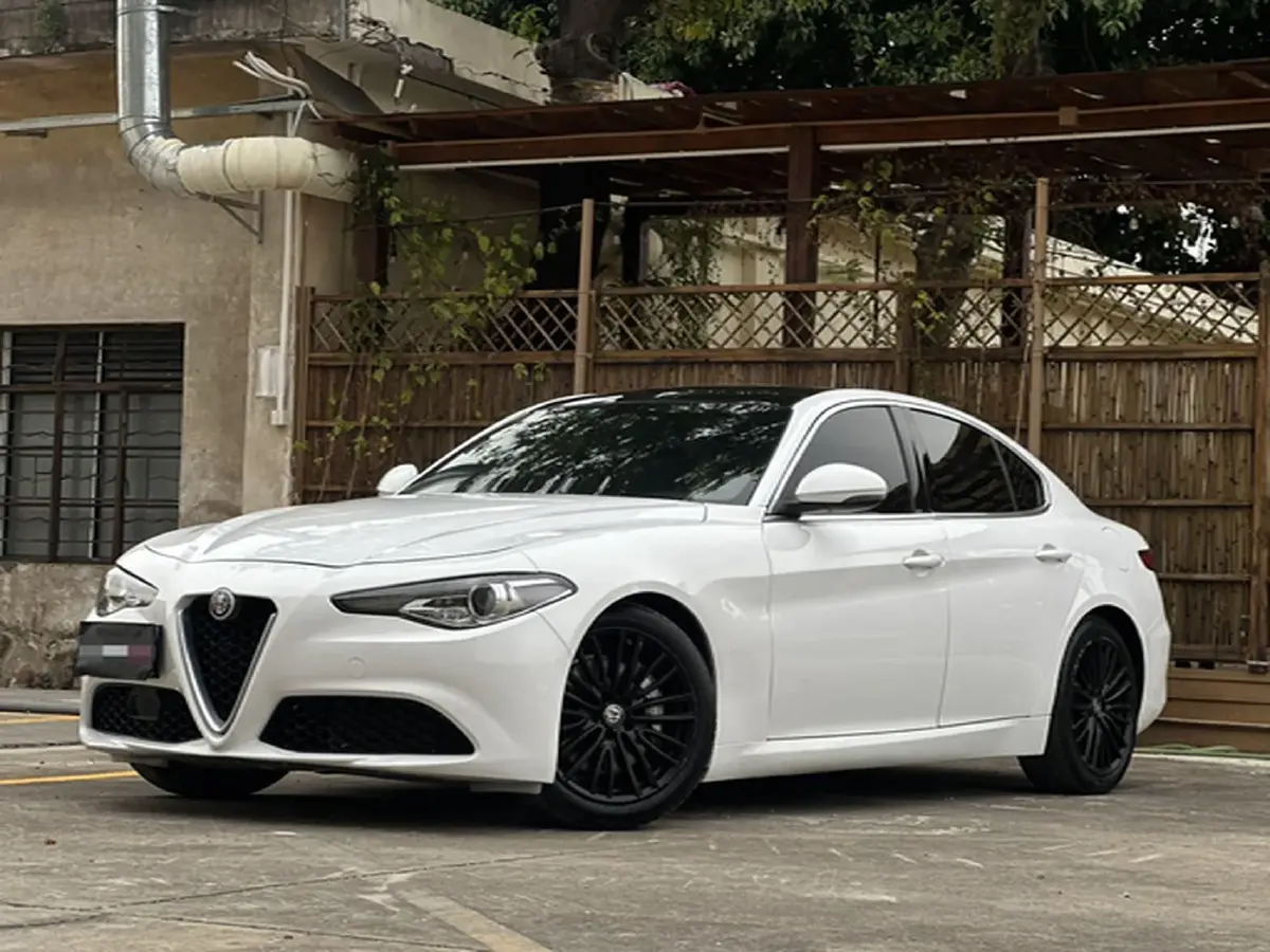 2017 Alfa Romeo Giulia 2.0T 280HP L4 8AT