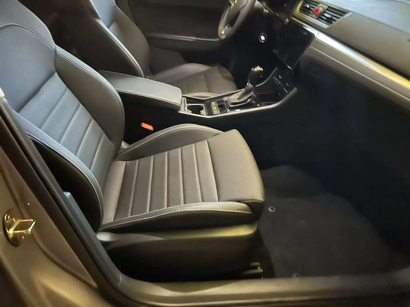 2019 SKODA SUPERB thumbnail 2